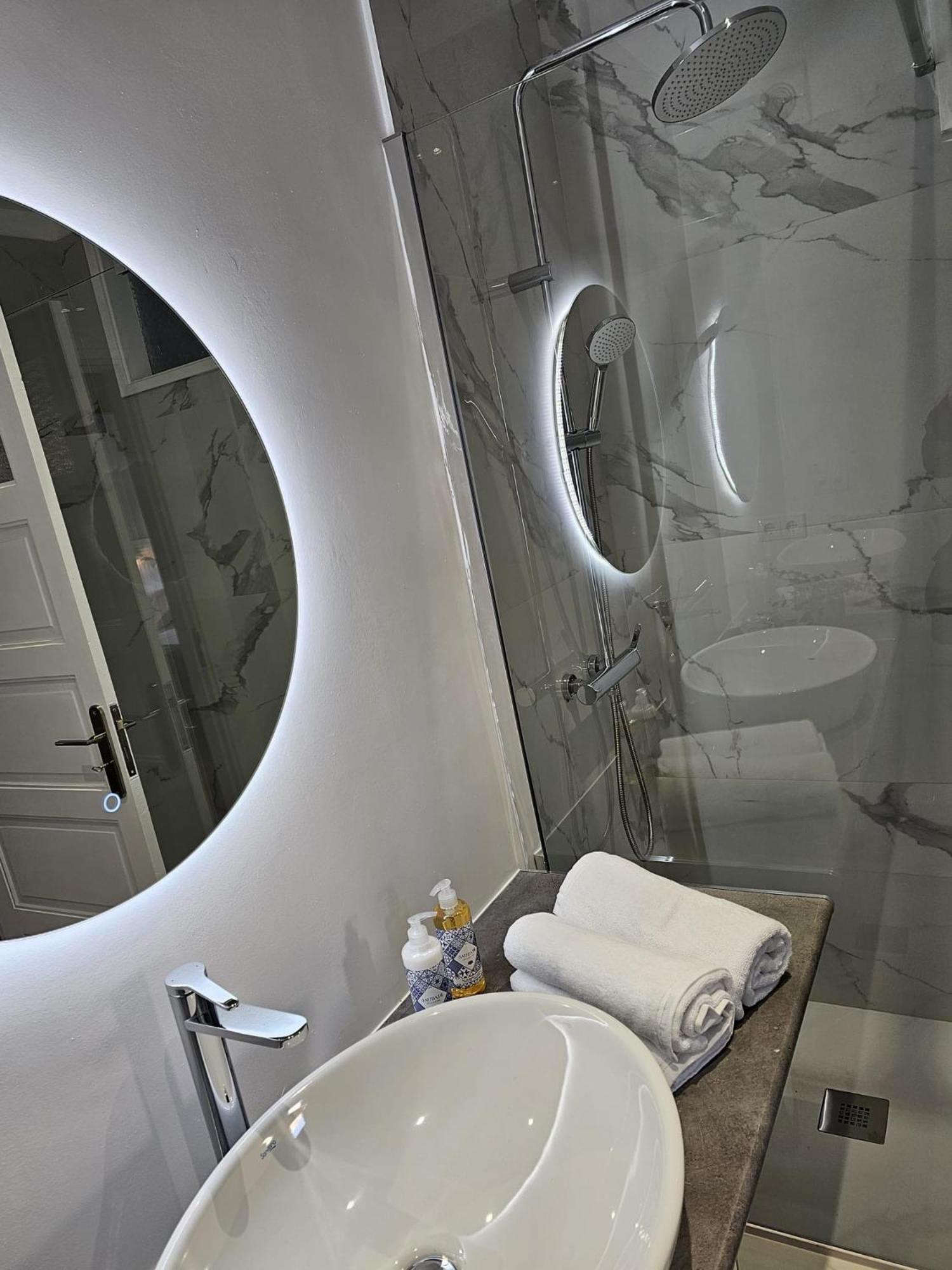 Lm Art Apartments Porto Bagian luar foto
